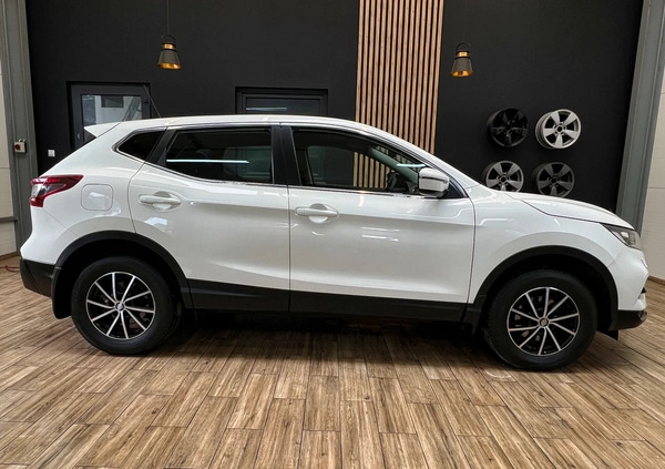 Nissan Qashqai cena 69900 przebieg: 82000, rok produkcji 2020 z Chrzanów małe 667